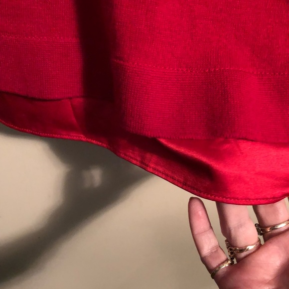 Chico’s Size 3 Red Knit Blouse with Red Satin Trim - Picture 5 of 7